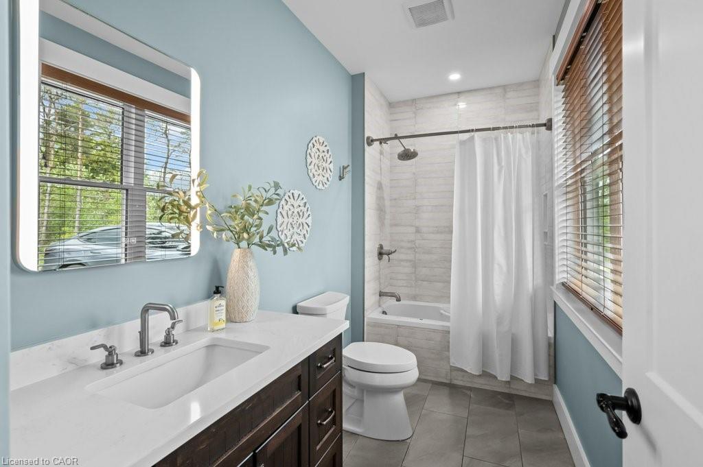 1040 Clyde Road, Cambridge, ON - Indoor Photo Showing Bathroom