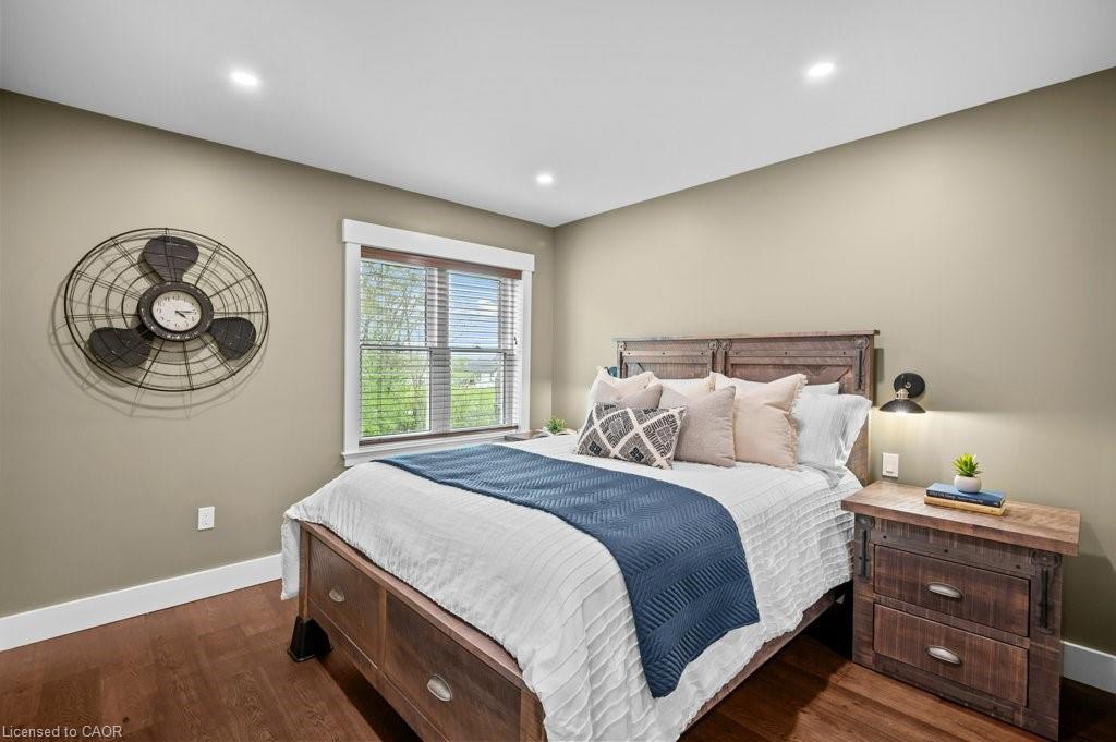 1040 Clyde Road, Cambridge, ON - Indoor Photo Showing Bedroom
