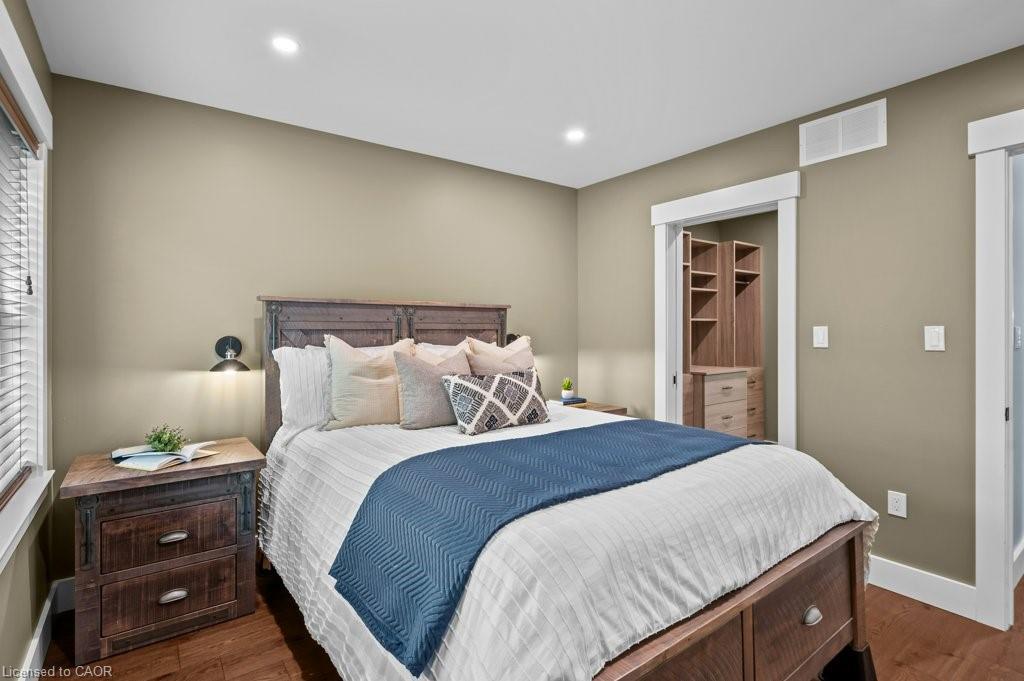 1040 Clyde Road, Cambridge, ON - Indoor Photo Showing Bedroom