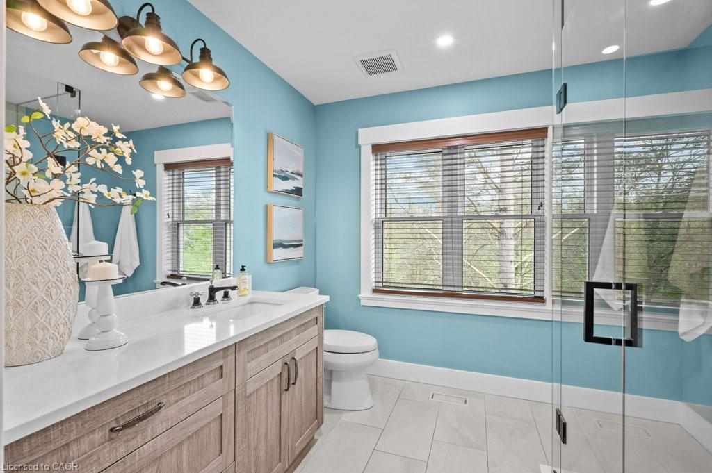 1040 Clyde Road, Cambridge, ON - Indoor Photo Showing Bathroom