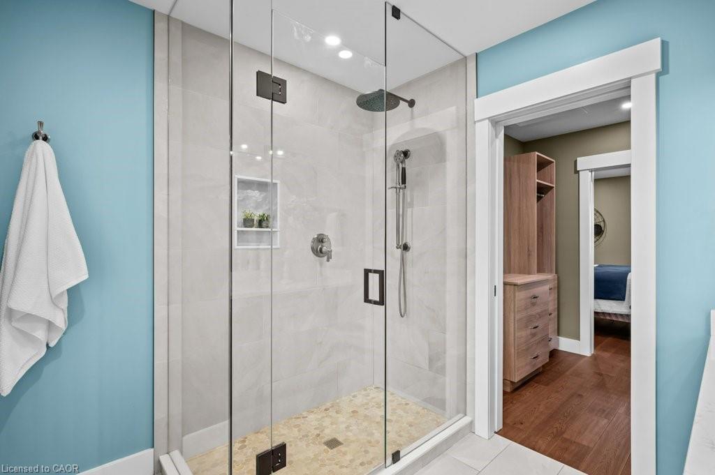 1040 Clyde Road, Cambridge, ON - Indoor Photo Showing Bathroom