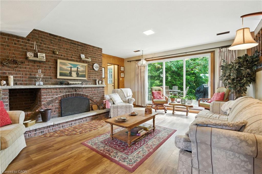 6101 Walkers Line, Burlington, ON - Indoor Photo Showing Living Room With Fireplace