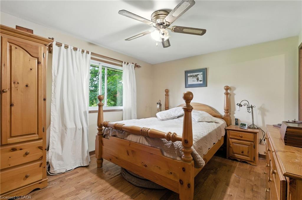 6101 Walkers Line, Burlington, ON - Indoor Photo Showing Bedroom