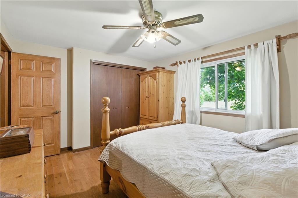 6101 Walkers Line, Burlington, ON - Indoor Photo Showing Bedroom