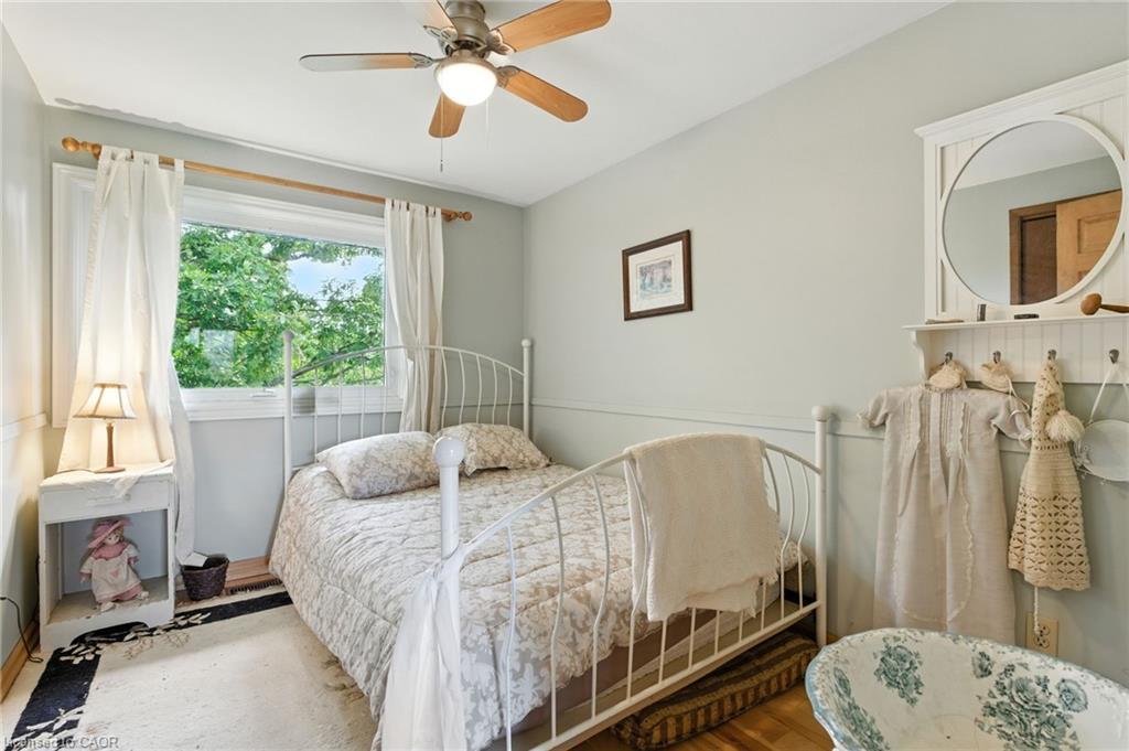 6101 Walkers Line, Burlington, ON - Indoor Photo Showing Bedroom