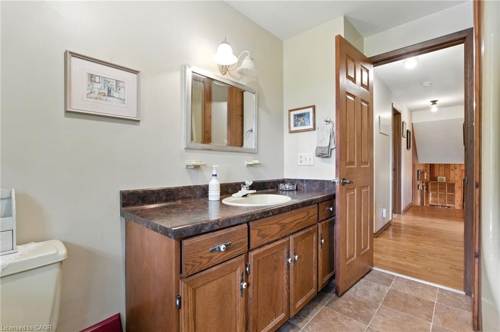 6101 Walkers Line, Burlington, ON - Indoor Photo Showing Bathroom