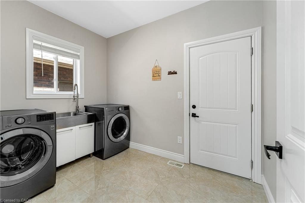 190 Spring Street, Lakeshore, ON - Indoor Photo Showing Laundry Room