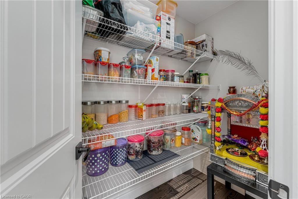 190 Spring Street, Lakeshore, ON - Indoor With Storage