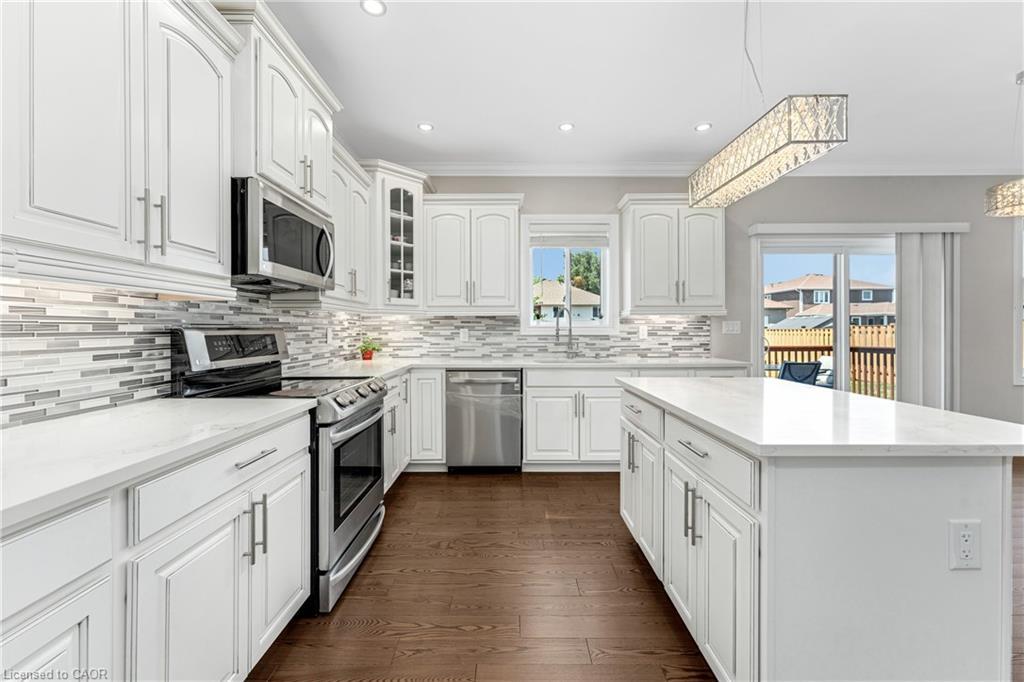 190 Spring Street, Lakeshore, ON - Indoor Photo Showing Kitchen With Upgraded Kitchen