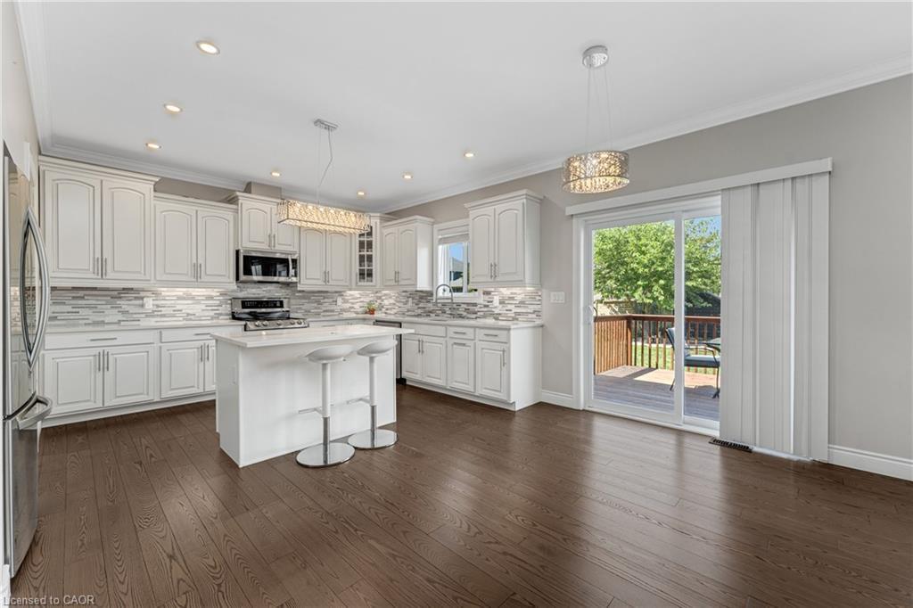 190 Spring Street, Lakeshore, ON - Indoor Photo Showing Kitchen With Upgraded Kitchen