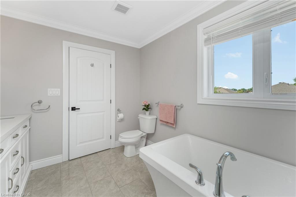 190 Spring Street, Lakeshore, ON - Indoor Photo Showing Bathroom