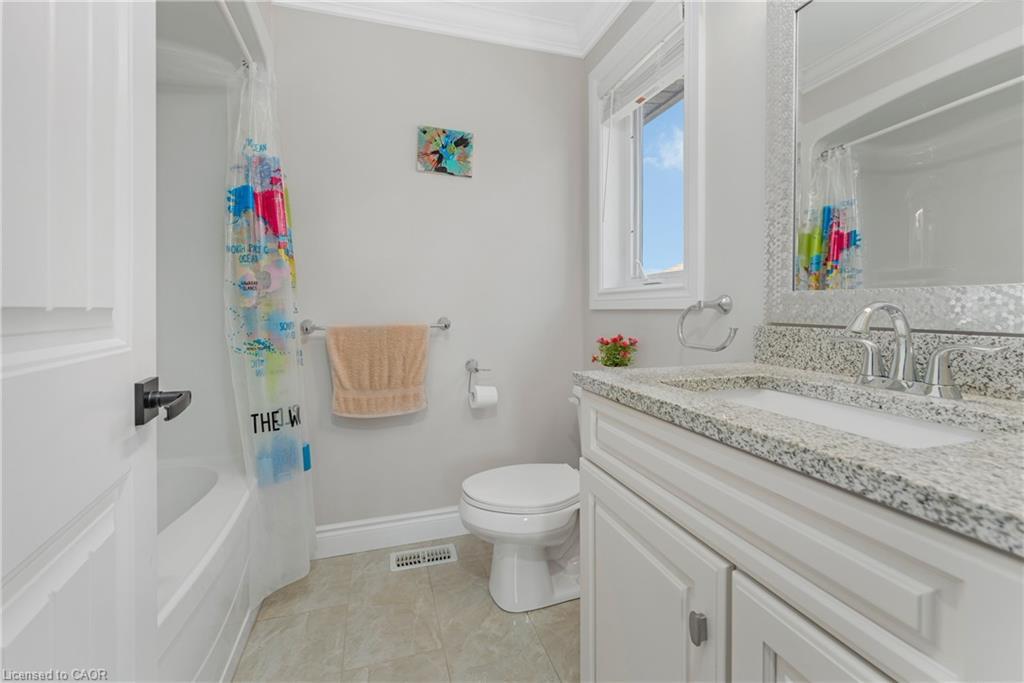 190 Spring Street, Lakeshore, ON - Indoor Photo Showing Bathroom