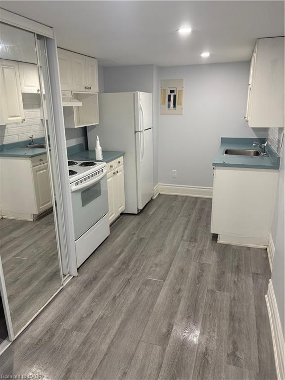 9-75 Mcintyre Crescent, Georgetown, ON - Indoor Photo Showing Kitchen