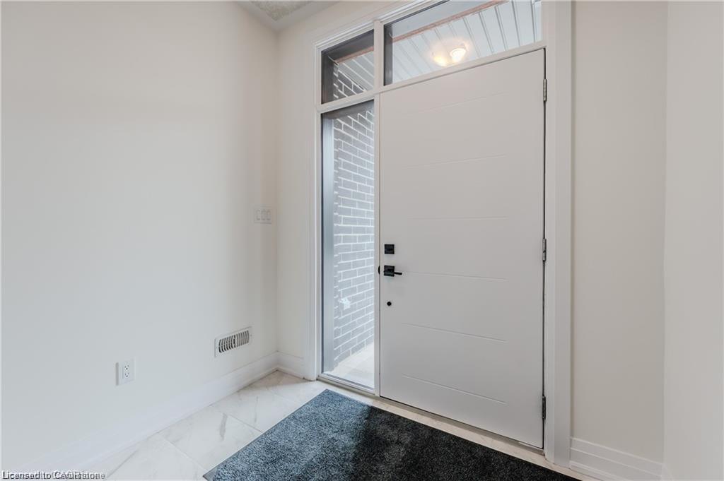 44-271 Grey Silo Road, Waterloo, ON - Indoor Photo Showing Other Room