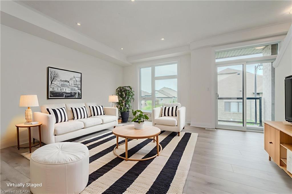 44-271 Grey Silo Road, Waterloo, ON - Indoor Photo Showing Living Room