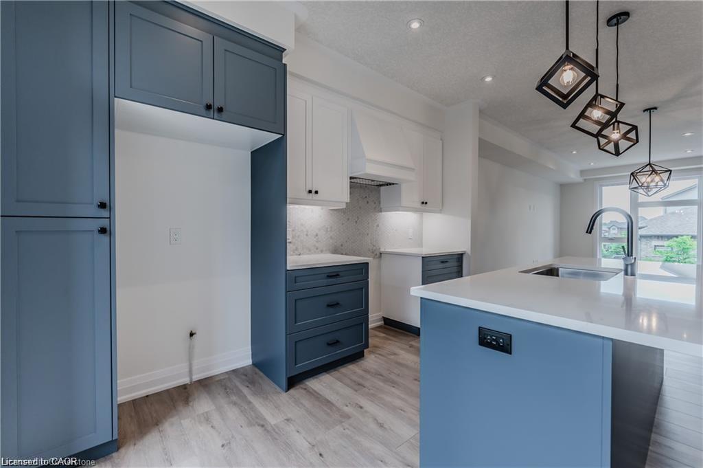 44-271 Grey Silo Road, Waterloo, ON - Indoor Photo Showing Kitchen