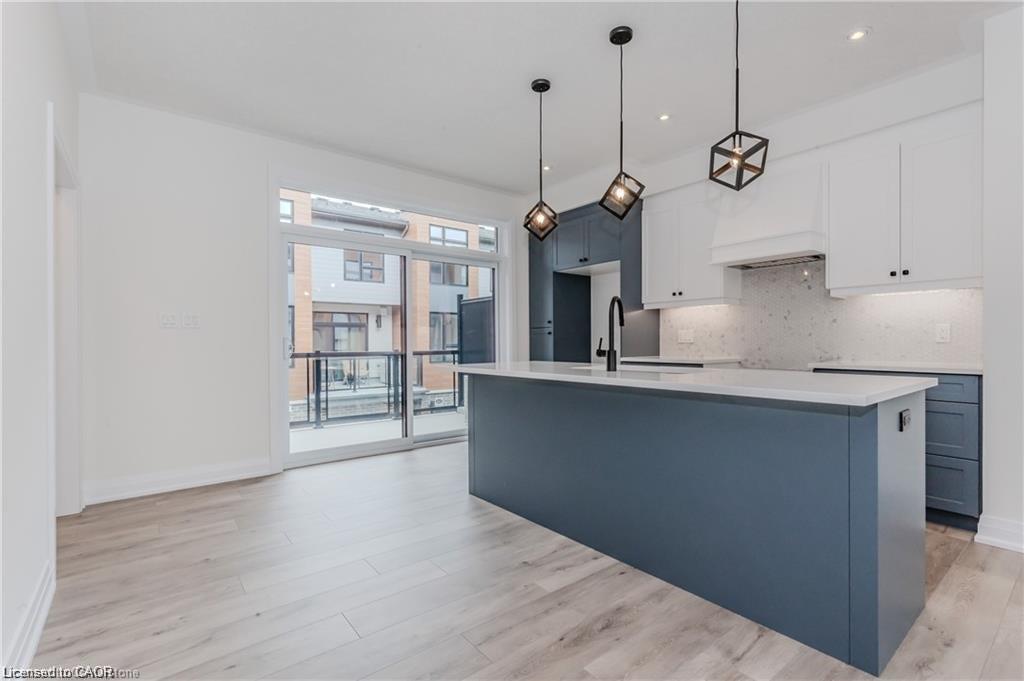 44-271 Grey Silo Road, Waterloo, ON - Indoor Photo Showing Kitchen With Upgraded Kitchen