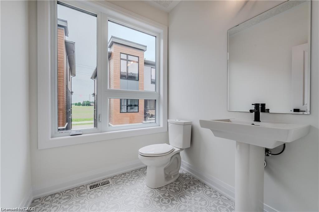 44-271 Grey Silo Road, Waterloo, ON - Indoor Photo Showing Bathroom