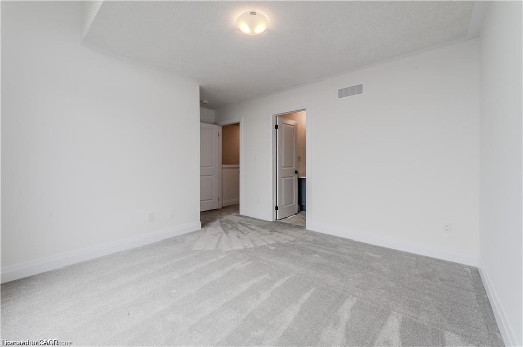 44-271 Grey Silo Road, Waterloo, ON - Indoor Photo Showing Other Room