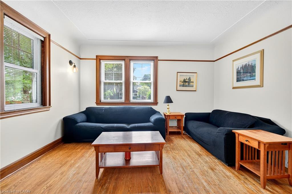 1025 King Road, Burlington, ON - Indoor Photo Showing Living Room