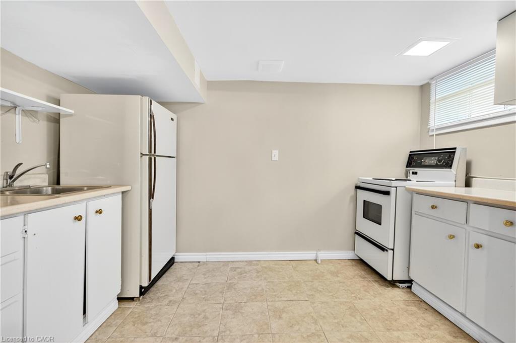 1025 King Road, Burlington, ON - Indoor Photo Showing Kitchen