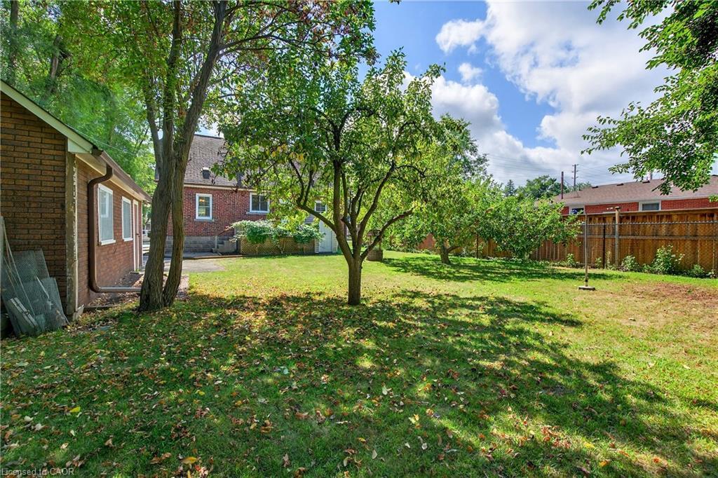 1025 King Road, Burlington, ON - Outdoor