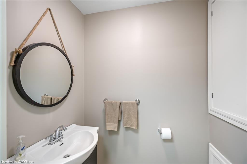 20-19 Lake Street, Grimsby, ON - Indoor Photo Showing Bathroom