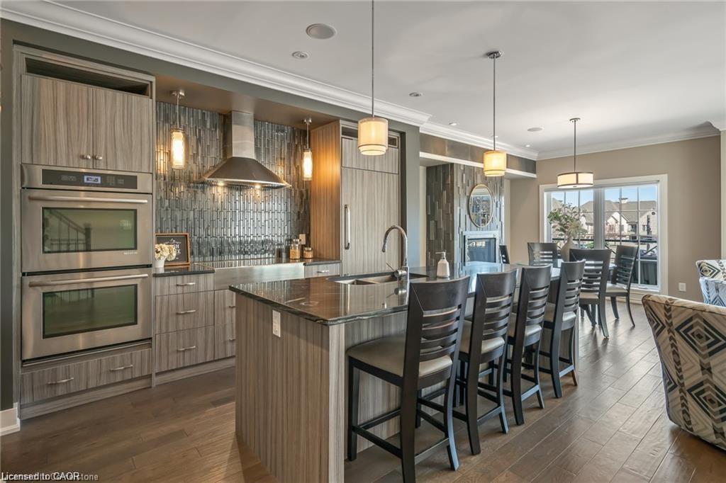 20-19 Lake Street, Grimsby, ON - Indoor Photo Showing Kitchen With Upgraded Kitchen