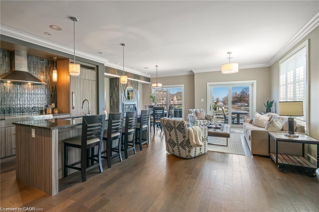 20-19 Lake Street, Grimsby, ON - Indoor Photo Showing Living Room