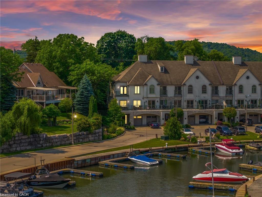 20-19 Lake Street, Grimsby, ON - Outdoor With Body Of Water