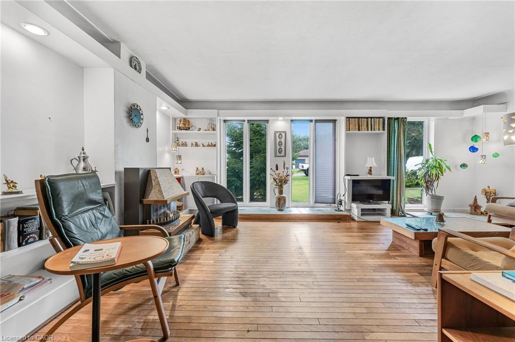 614 Golf Club Road, Hamilton, ON - Indoor Photo Showing Living Room