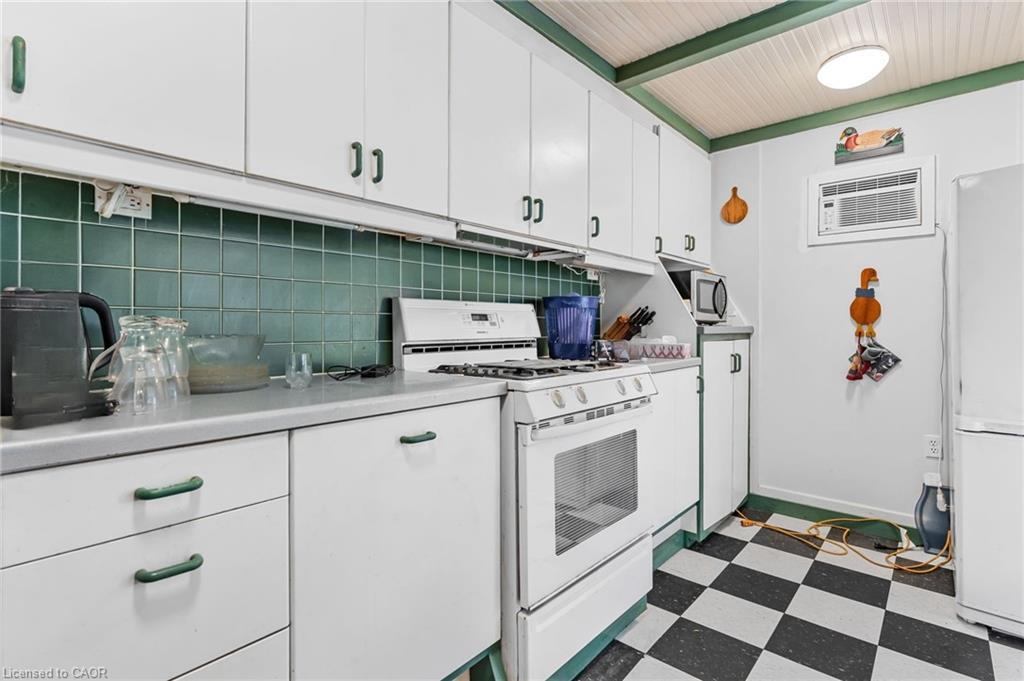 614 Golf Club Road, Hamilton, ON - Indoor Photo Showing Kitchen