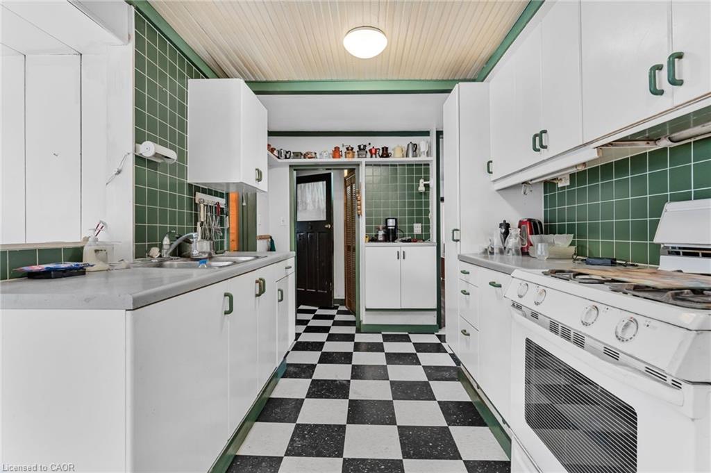 614 Golf Club Road, Hamilton, ON - Indoor Photo Showing Kitchen