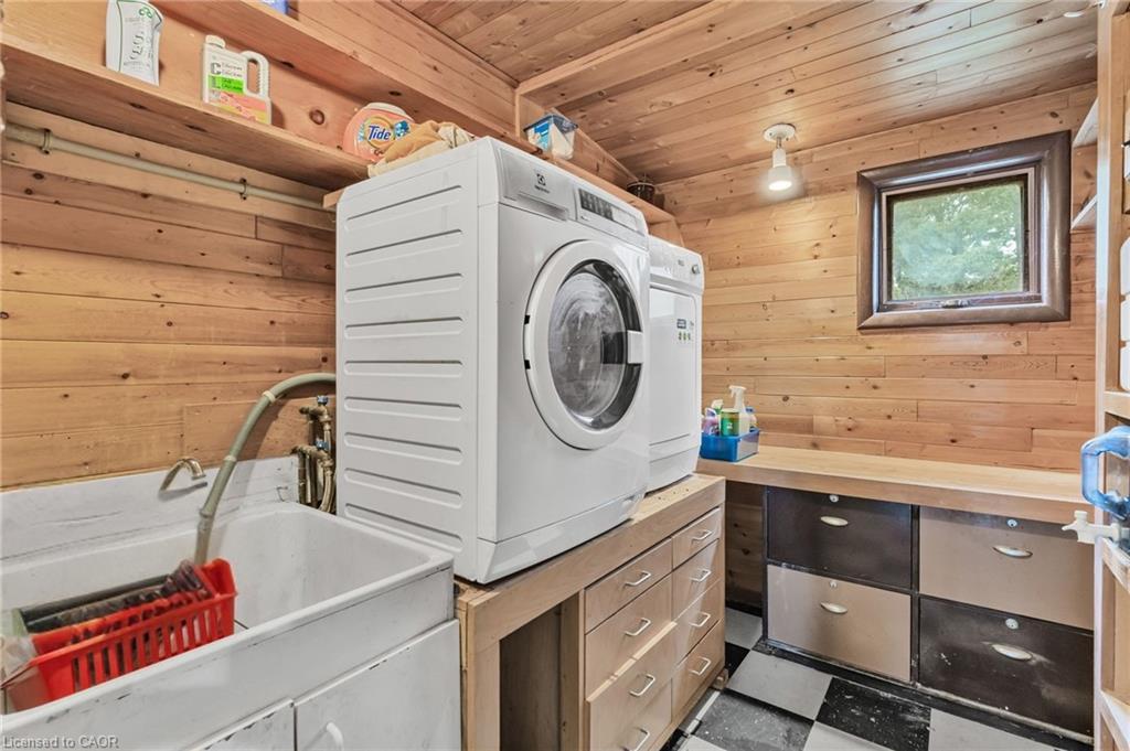 614 Golf Club Road, Hamilton, ON - Indoor Photo Showing Laundry Room