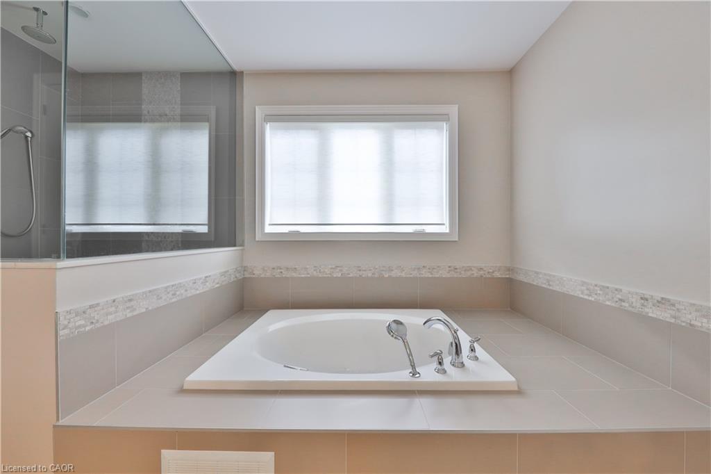 2163 Vineland Crescent, Oakville, ON - Indoor Photo Showing Bathroom