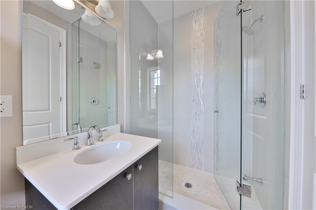 2163 Vineland Crescent, Oakville, ON - Indoor Photo Showing Bathroom