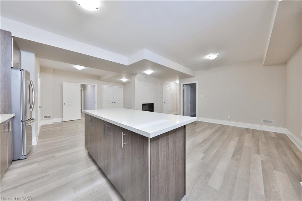 2163 Vineland Crescent, Oakville, ON - Indoor Photo Showing Kitchen