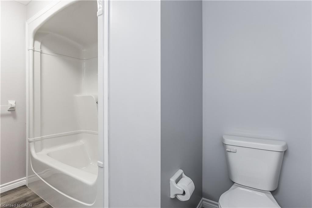 20-1030 Colborne Street E, Brantford, ON - Indoor Photo Showing Bathroom