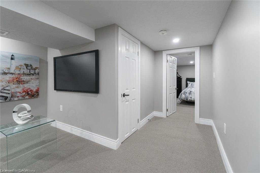 2-27 Belmont Avenue, Hamilton, ON - Indoor Photo Showing Other Room