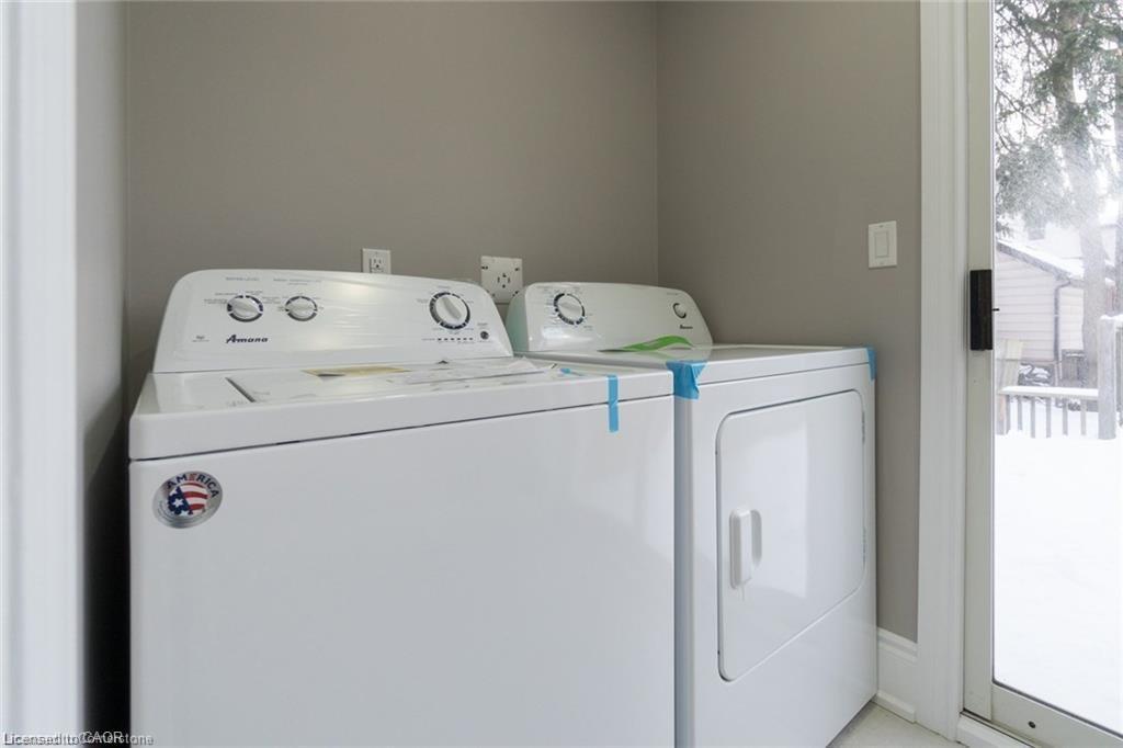 2-27 Belmont Avenue, Hamilton, ON - Indoor Photo Showing Laundry Room
