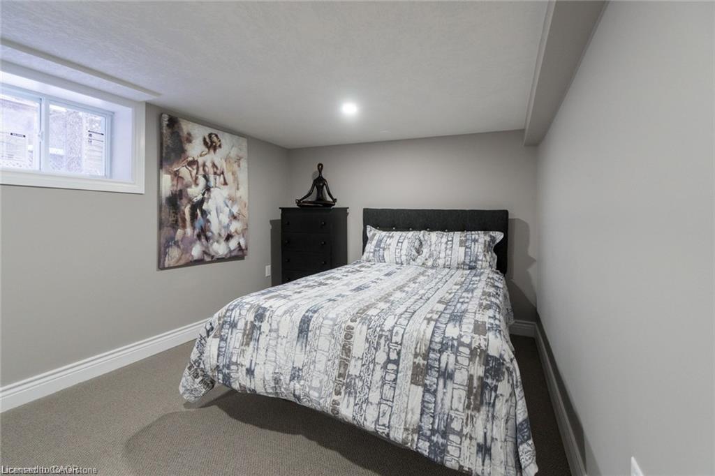 2-27 Belmont Avenue, Hamilton, ON - Indoor Photo Showing Bedroom