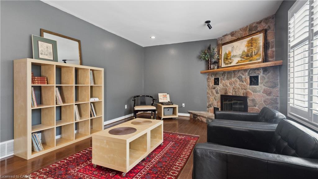 6276 Moretta Drive, Niagara Falls, ON - Indoor With Fireplace