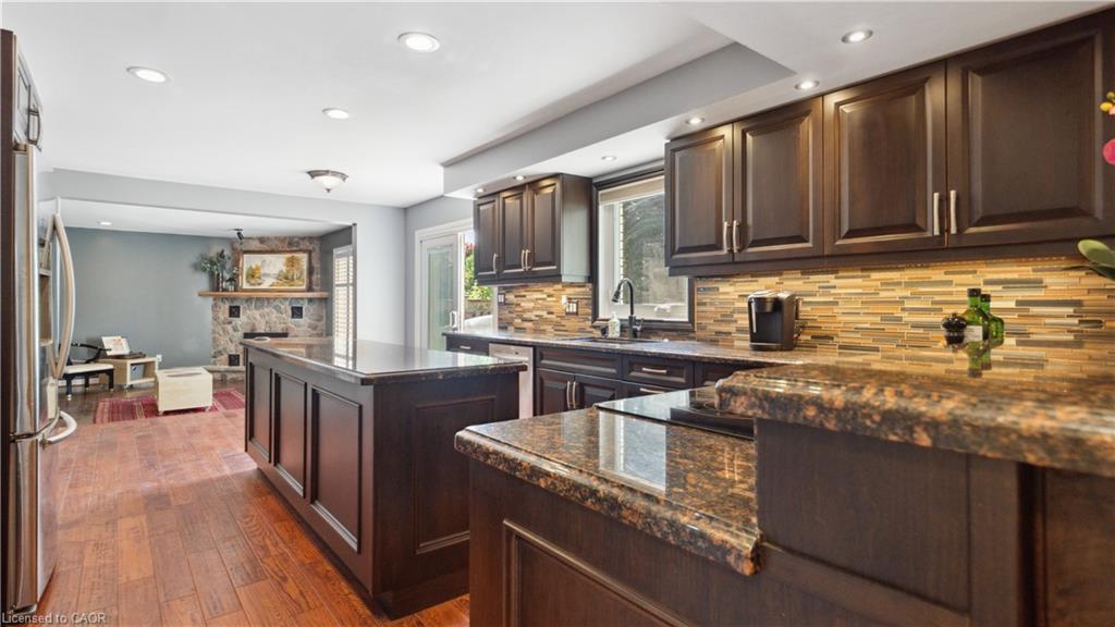 6276 Moretta Drive, Niagara Falls, ON - Indoor Photo Showing Kitchen With Upgraded Kitchen