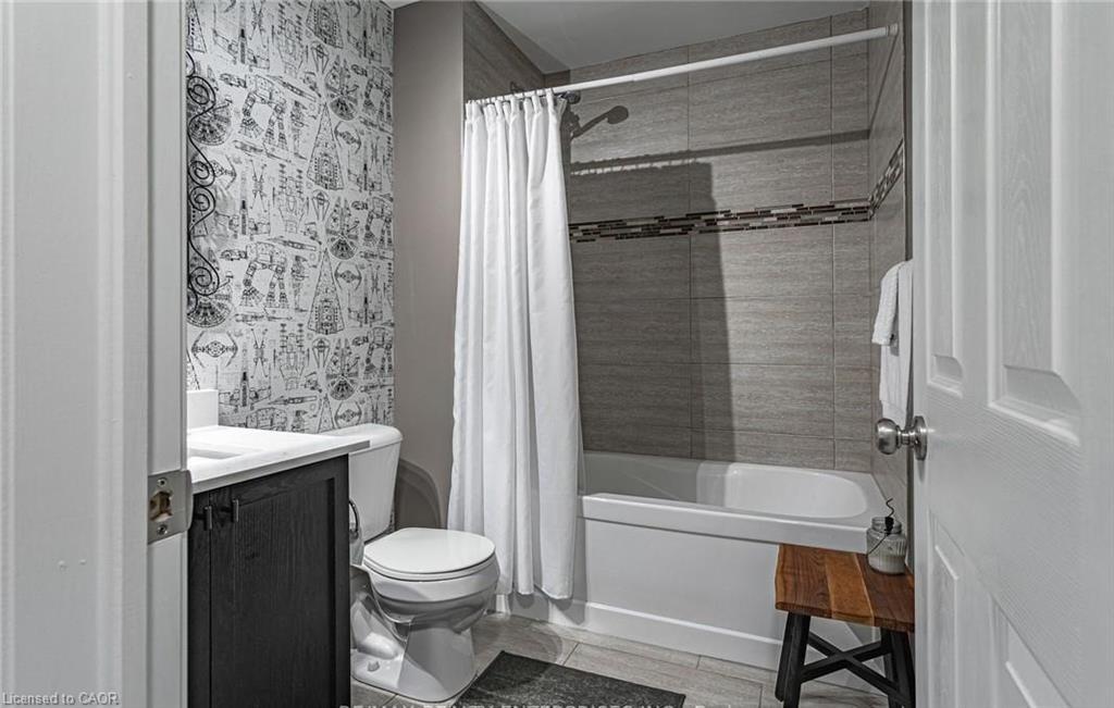 3 Woodhatch Crescent, Ingersoll, ON - Indoor Photo Showing Bathroom