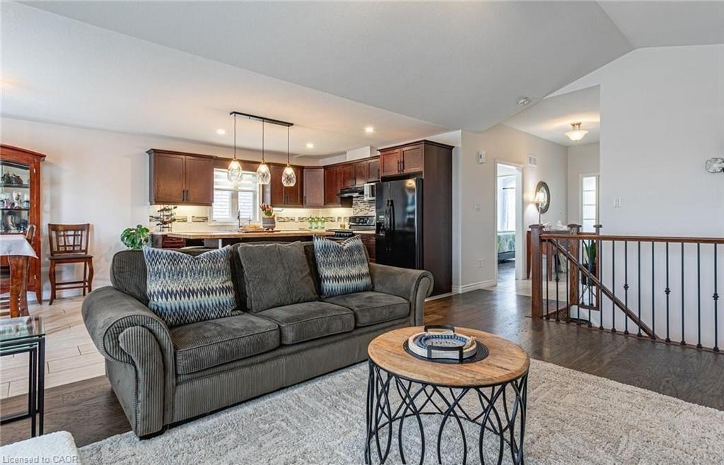 3 Woodhatch Crescent, Ingersoll, ON - Indoor Photo Showing Living Room