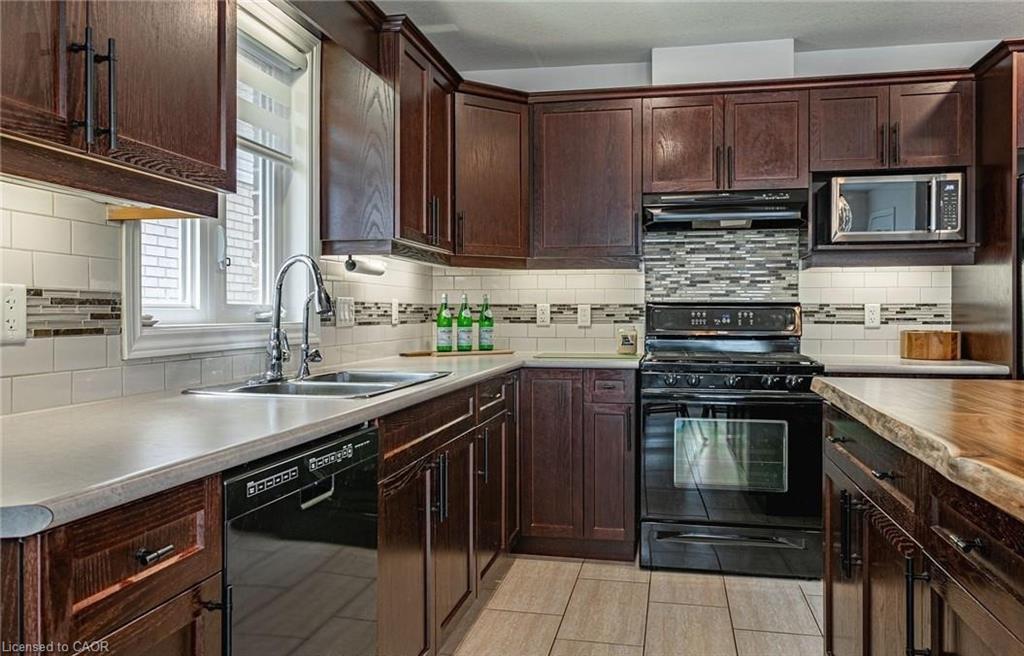 3 Woodhatch Crescent, Ingersoll, ON - Indoor Photo Showing Kitchen With Double Sink