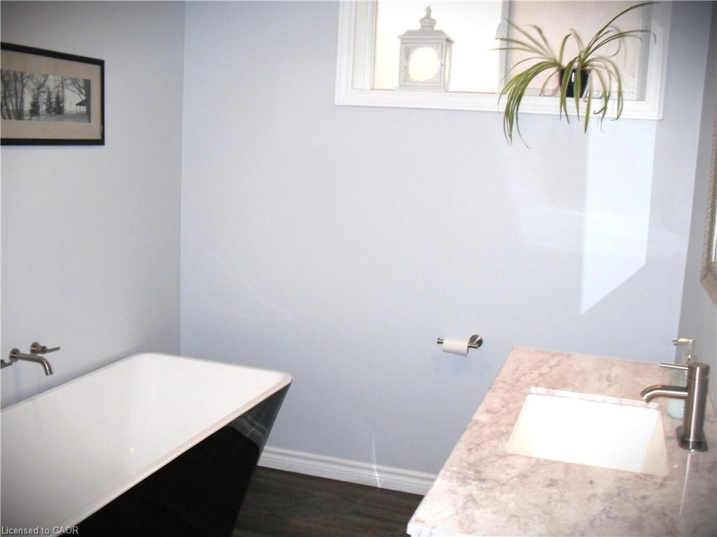 3 Woodhatch Crescent, Ingersoll, ON - Indoor Photo Showing Bathroom