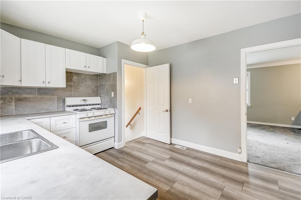 5446 Calvert Place, Burlington, ON - Indoor Photo Showing Kitchen With Double Sink