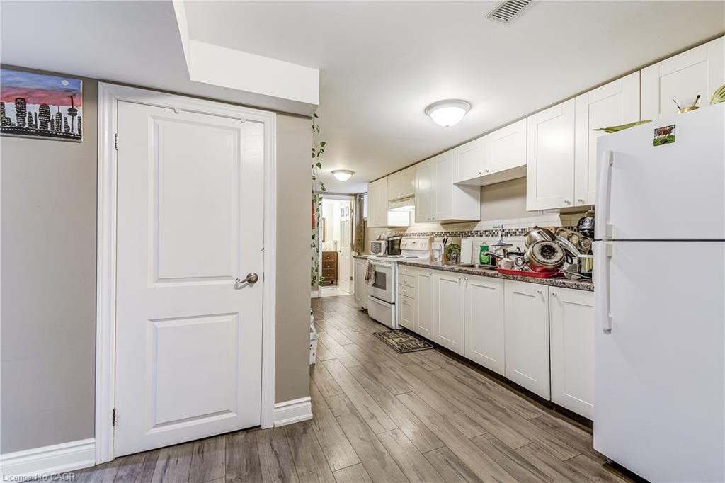 5446 Calvert Place, Burlington, ON - Indoor Photo Showing Kitchen
