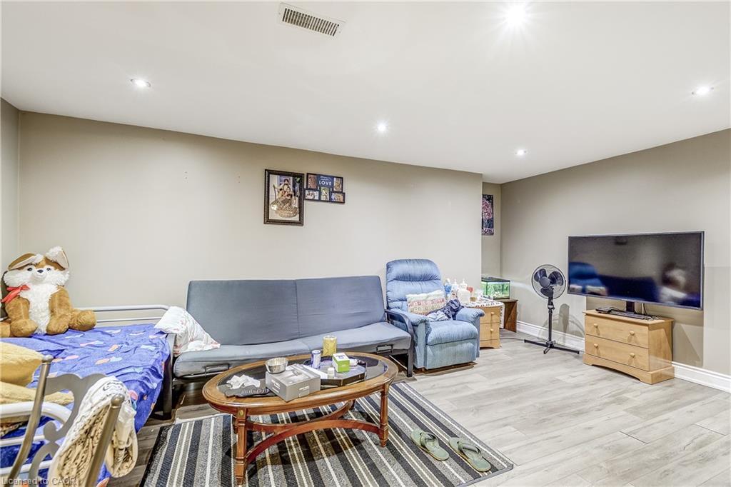5446 Calvert Place, Burlington, ON - Indoor Photo Showing Basement